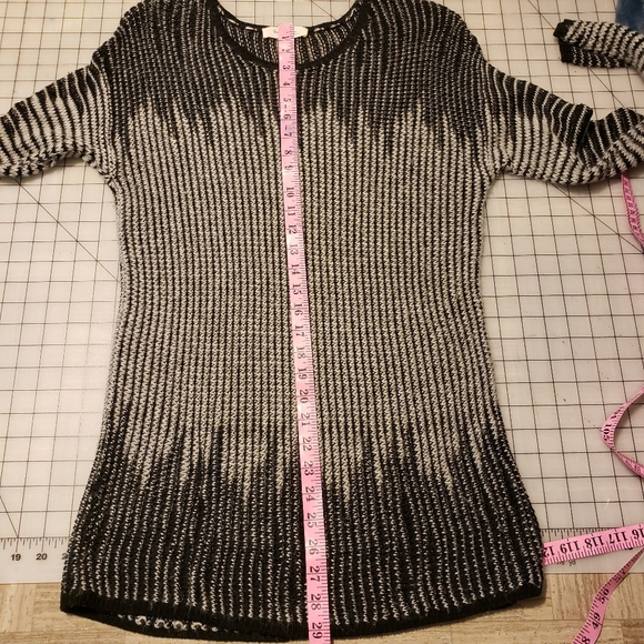 Two by Vince Camuto black and gray sweater - Picture 4 of 7